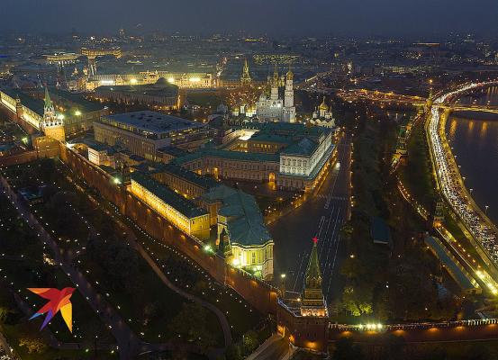 Таким Кремль мы еще не видели: Спасская башня и рубиновые звезды с высоты птичьего полета