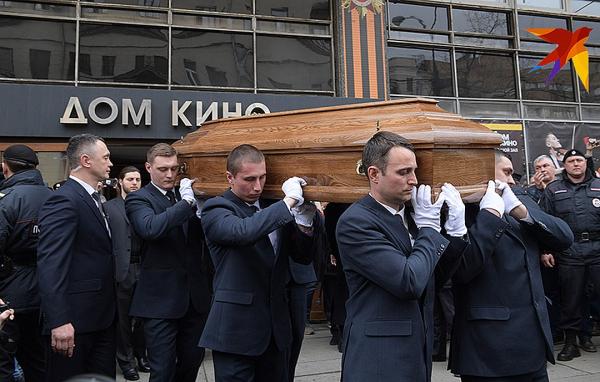Георгия Данелию похоронили рядом с Говорухиным и Табаковым