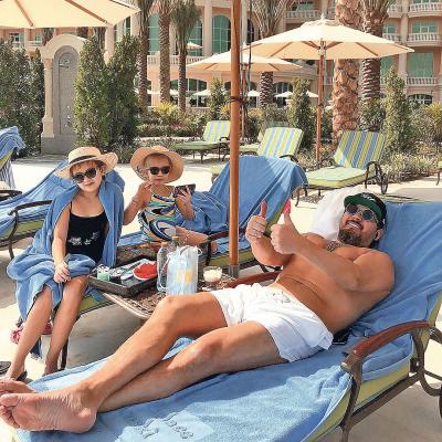Любой курорт за ваши деньги: Стас Михайлов с дочками загорает в Дубаи, а Татьяна Навка улетела на Мальдивы