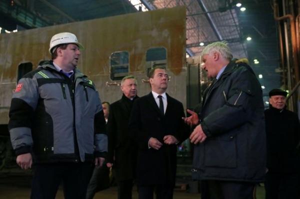 Медведев потребовал доложить ему о пожаре на ледоколе «Виктор Черномырдин»