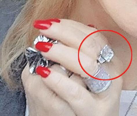 Галкин подарил Пугачевой кольцо по цене пяти однушек в Москве