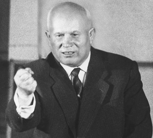 Что дал стране Хрущев: свободу, космос и «хрущевки» или голод, кукурузу и расстрелы?