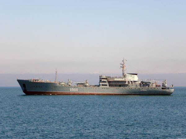 Корабли ВМС Украины проплыли под Крымским мостом