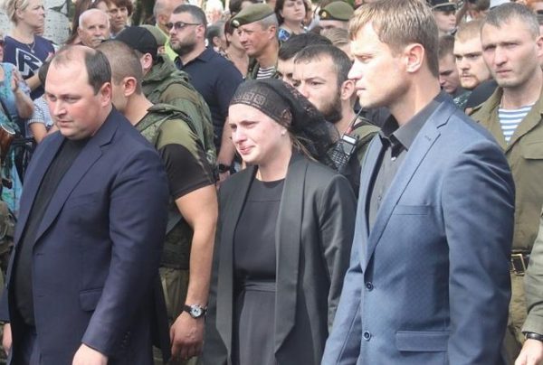 Вдова Захарченко на передовой: «Я буду вам помогать, как это делал Батя»
