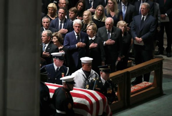 Маккейн не пригласил Трампа на собственные похороны. Фото