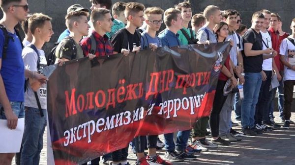 День солидарности в борьбе с терроризмом и экстремизмом в Донецке 2018: В парке Ленинского Комсомола собралась молодежь