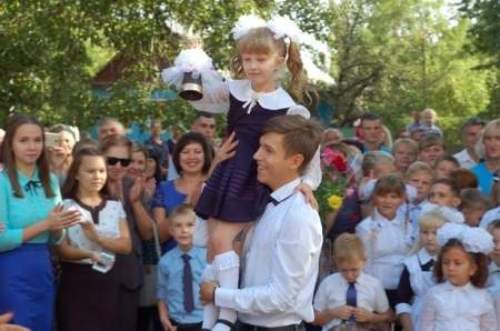 1 сентября около 24 тысяч юных луганчан сели за школьные парты