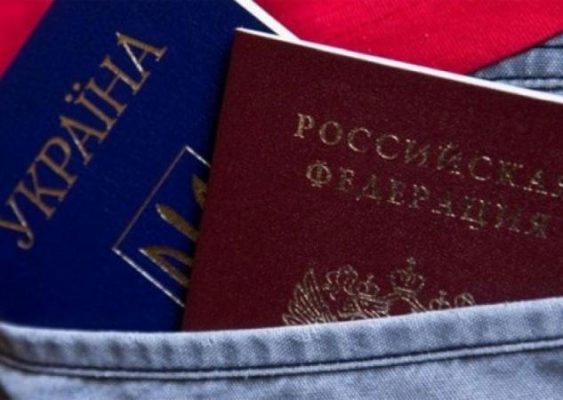 Ласковый теленок двух маток сосет: Почему крымчане не спешат избавляться от украинских паспортов?