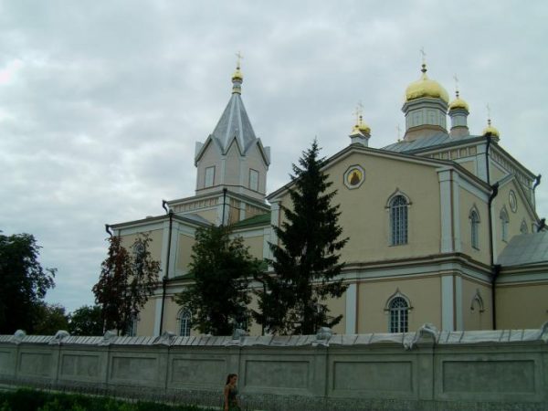 Свято-Троицкий храм Украинской православной церкви Московского патриархата