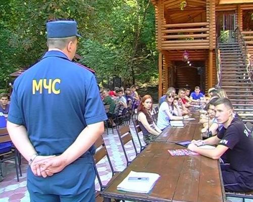 Спасатели провели обучающие занятия для участников военно-спортивных сборов "Союз-Булат"