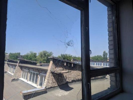 Перемирие в ЛНР: обстрелом карателей повреждена школа в Золотом-5