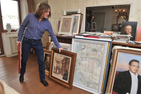 Квартиру художника Никаса Сафронова затопила соседка: пострадали сотни картин