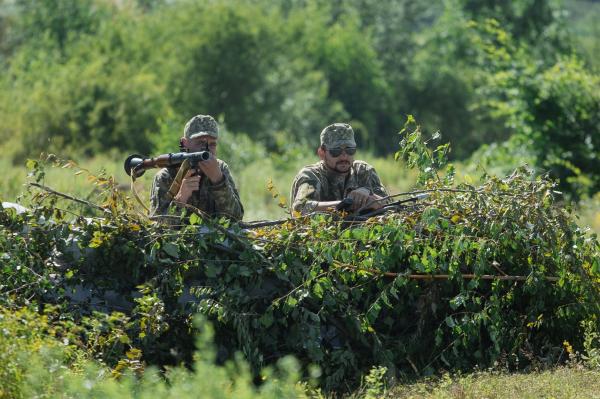 Украинские боевики открыли огонь по поселку в ЛНР
