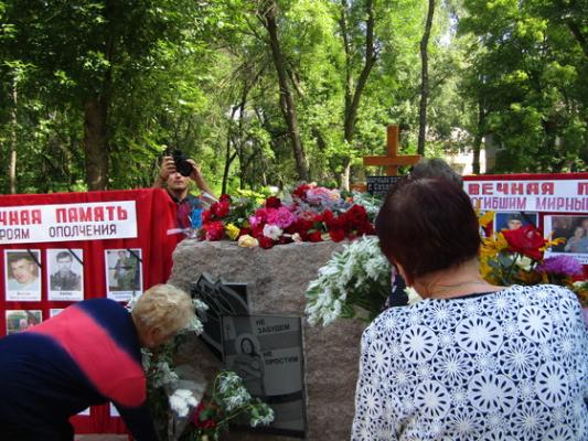 В ЛНР почтили память погибших во время авианалёта карателей ВСУ в 2014 году