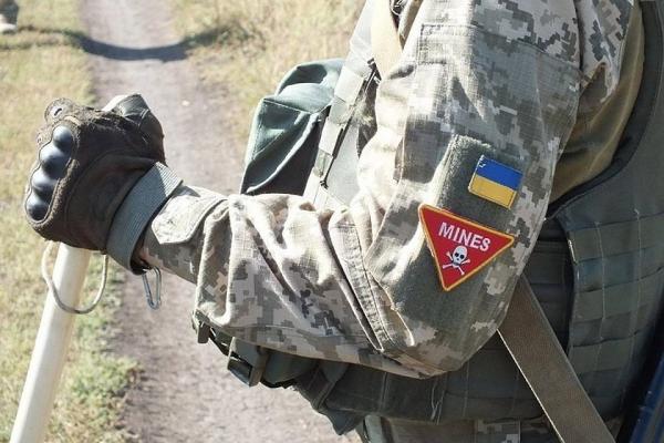 Киевские боевики минируют территорию в районе Золотого и скрывают это от ОБСЕ