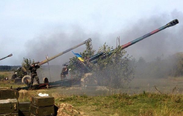 Киевские силовики усиливают свои позиции на Донбассе танками и артиллерией, пользуясь перемирием
