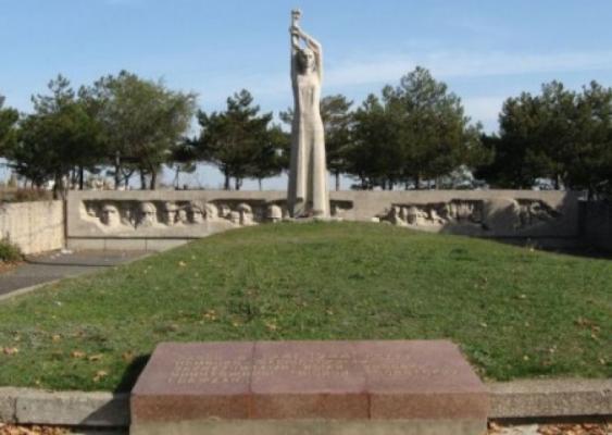 Застройка на костях: девелоперы в Симферополе добрались до братских могил