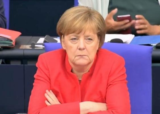  Меркель превратилась в автократку. Немецкие СМИ жалуются на халатное отношение к депутатским запросам