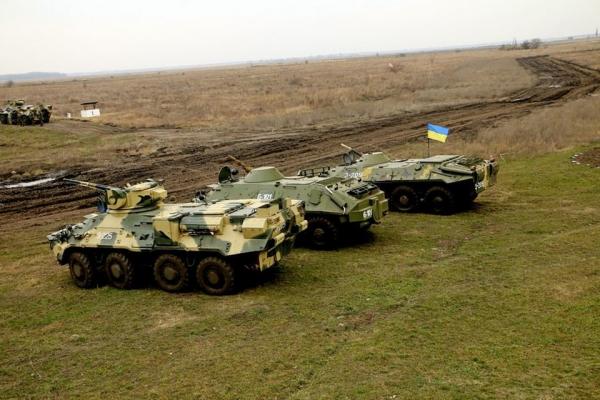 Киев продолжает перебрасывать военную технику на Донбасс