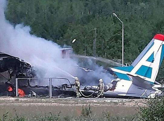 Давайте наградим стюардессу, спасшую 43 пассажира загоревшегося самолета в Бурятии!