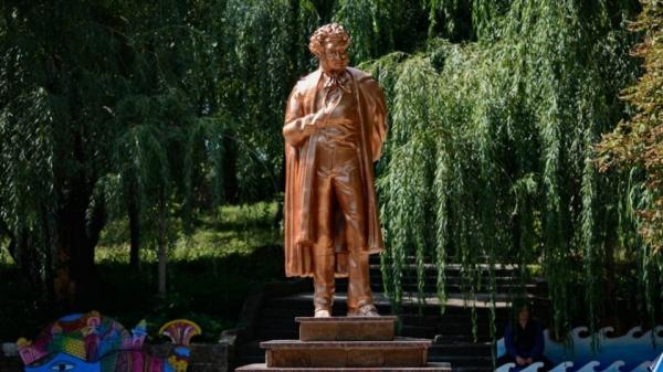 В столице ДНР установили памятник Пушкину, напечатанный на 3D-принтере