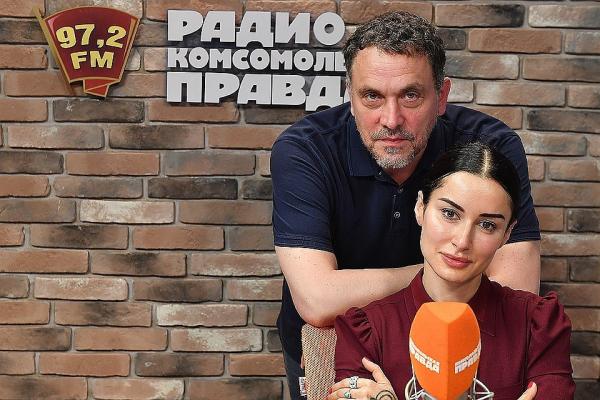 Начинаем неделю с Максимом Шевченко и Тиной Канделаки на Радио "Комсомольская правда"