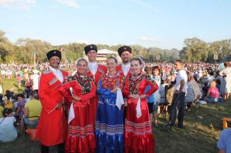 Театр песни «Багатица-Лугань» выступил на фестивале казачьего творчества в РФ