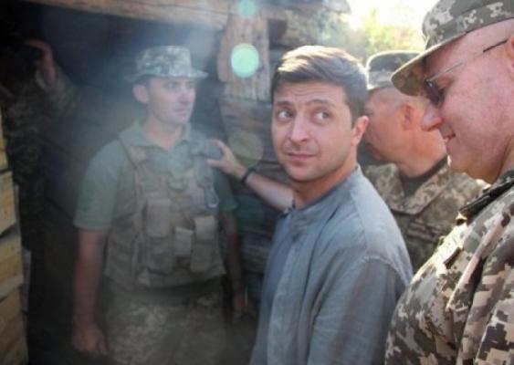 СМС от Генштаба и «Рыцари походов»: Зеленский относится к украинской армии, как к филиалу «Квартала-95»