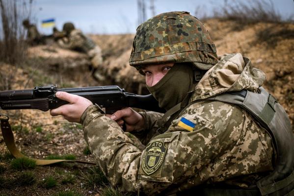 Каратели начали строить новые укрепления на Донбассе