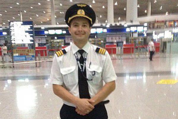 «Пилот - гений!»: пассажиры аварийного с рейса «Уральских авиалиний» благодарят экипаж