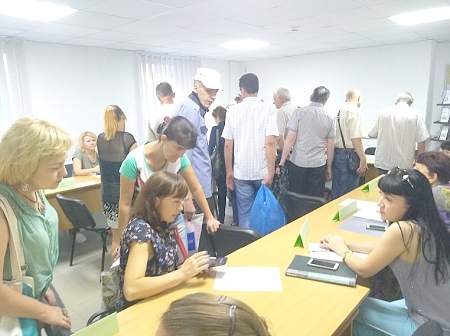 В Луганске прошла Ярмарка вакансий. На мероприятии работодатели предложили более 200 рабочих мест.