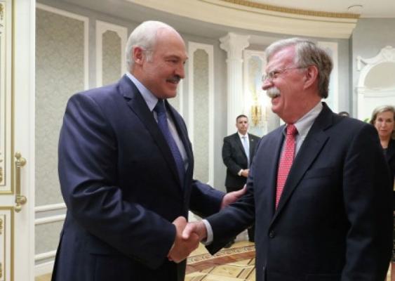 Болтон не Киссинджер: Лукашенко разводит бывшего профессора, а заодно и Путина