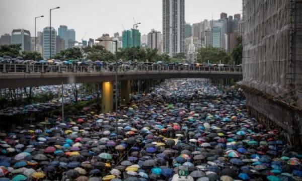 Пекин пугает «рукой Госдепа» и крахом экономики Гонконга. Не помогает