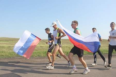 В ЛНР состоялся сверхмарафон в честь Дня государственного флага Российской Федерации