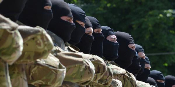 Вымогательство и грабежи: украинские нацисты устроили террор населению Донбасса
