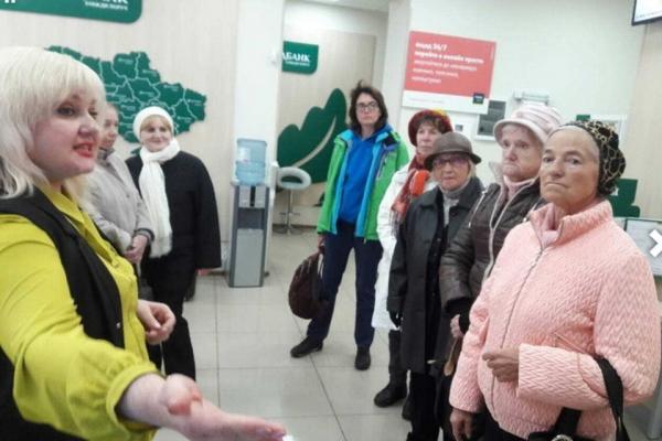 Для продления электронного удостоверения пенсионерам Донбасса надо идти в «Ощадбанк»