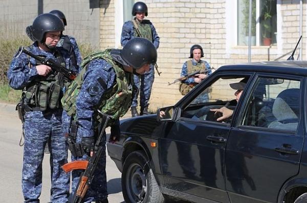 В Дагестане силовики штурмуют дом, в котором находятся боевики