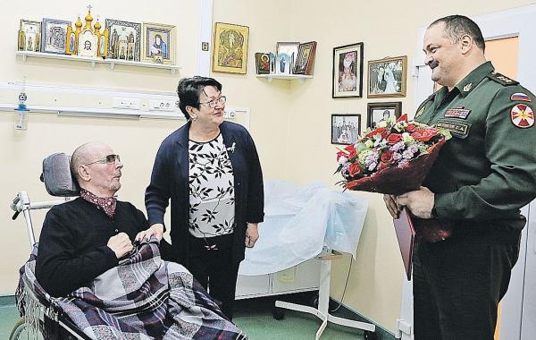 Жена генерала Романова приходит в госпиталь к мужу каждый день уже 20 лет