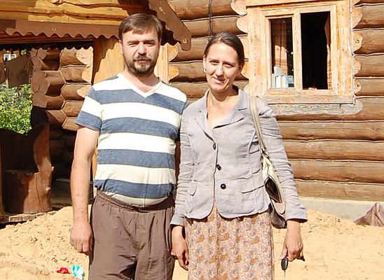 Как слепой фермер, мать пятерых детей и беженцы из Украины создали преуспевающее молочное хозяйство под Москвой