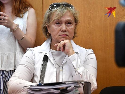 Из-за ареста счетов Елене Степаненко могут отключить свет и воду в квартире