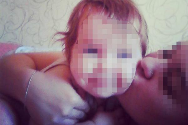 В Кирове мать принимала поздравления с трехлетием дочери, пока та неделю умирала в запертой квартире