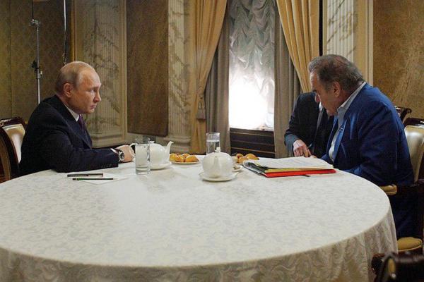 Владимир Путин в интервью Оливеру Стоуну: Мы чувствуем себя спокойно, уверенно. У нас проблем нет