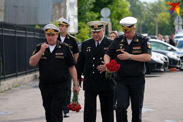 «Они не допустили катастрофы планетарного масштаба»: В Петербурге простились с погибшими на подлодке АС-31 моряками