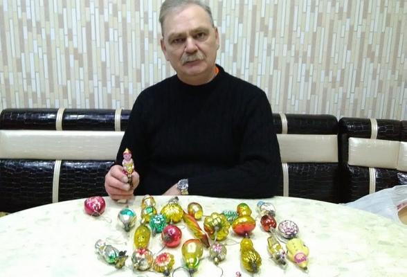 Пенсионер из Екатеринбурга нашел в родительской кладовке елочные игрушки на миллион рублей