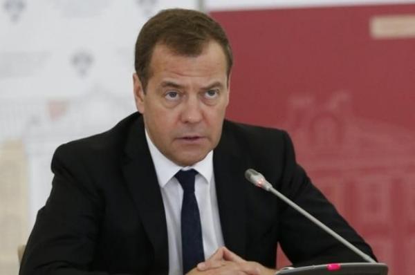 Медведев подписал распоряжение о создании комиссии по катастрофе с SSJ-100