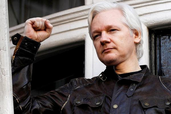 Ленин сдал Ассанжа: основателя WikiLeaks арестовали прямо в здании посольства Эквадора в Лондоне