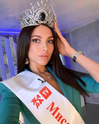 «Неужели я настолько некрасивая, что могу выиграть только за деньги»: Алеся Семеренко рассказала о победе в «Мисс Москва-2018»