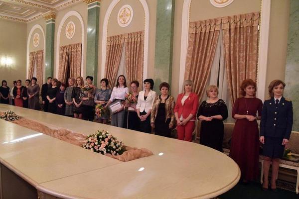 Денис Пушилин поздравил женщин Донецкой Народной Республики с 8 Марта