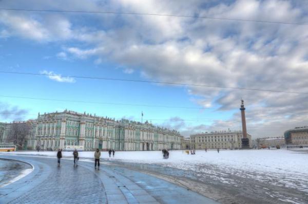 В Санкт-Петербурге с ограды Александровской колонны пропал двуглавый орел