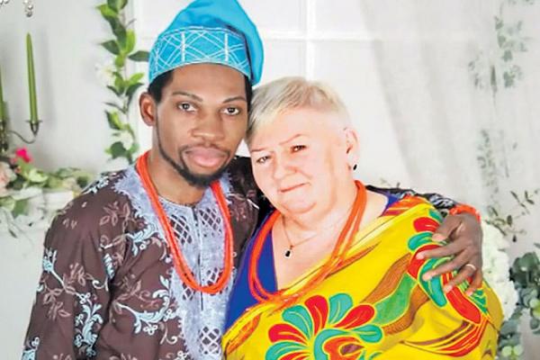 Африканские страсти в Череповце: 52-летняя русская вдова, родившая близнецов от нигерийского принца, снова собирается замуж